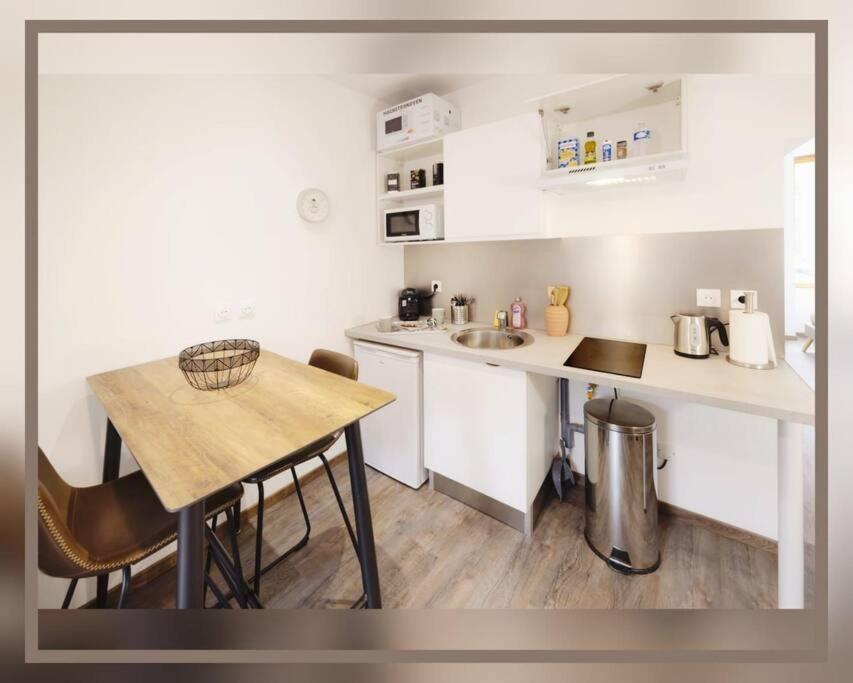 Charmant Deux Pieces Dans Le Vieux Montluçon Extérieur photo